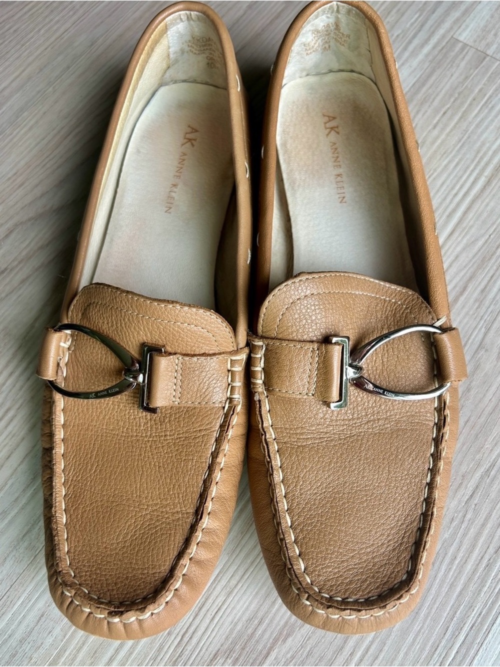 Anne Klein KK Davis Leather Driving Loafers 10 Camel/Tans Silver Slip-On Comfort